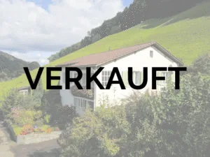 Transparentes Bild eines Einfamilienhauses mit der Überschrift "VERKAUFT"